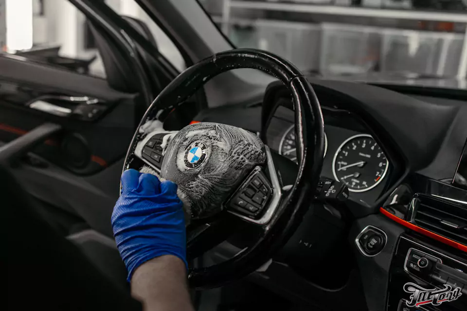 Химчистка салона BMW X1, мойка и консервация подкапотного пространства, полировка и защита фар